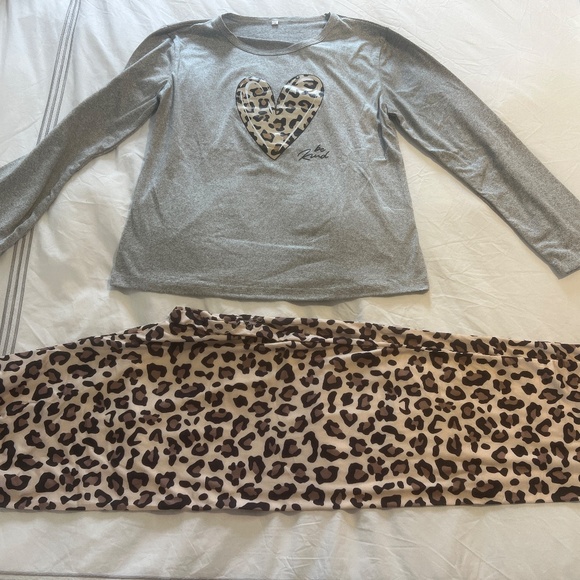 NWOT 2 Piece Leopard Print "BE KIND" PJ Pant and L/S Sleep Set-Size Small - Picture 1 of 3